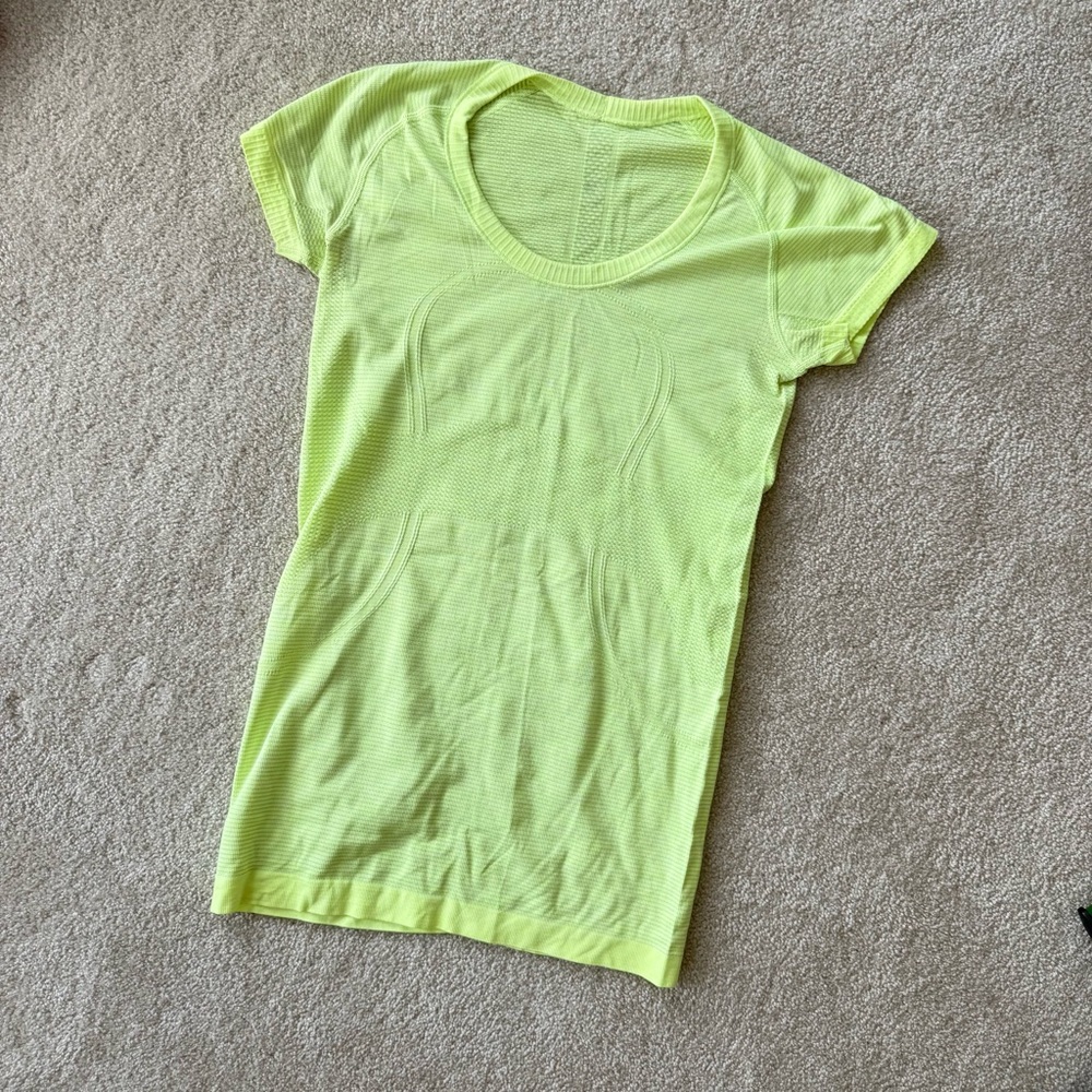 Lululemon Swiftly Tech Short Sleeve Shirt 2.0 size 6